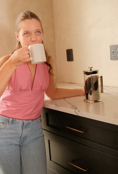 Hailee Halter in Rosy Pink